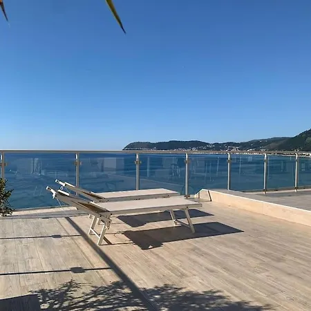 Attico Vista Mare Ad Appartement *