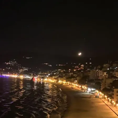 Attico Vista Mare Ad Алассіо