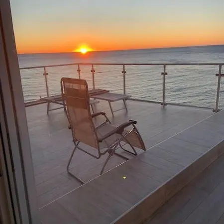 Апартаменти Attico Vista Mare Ad Алассіо